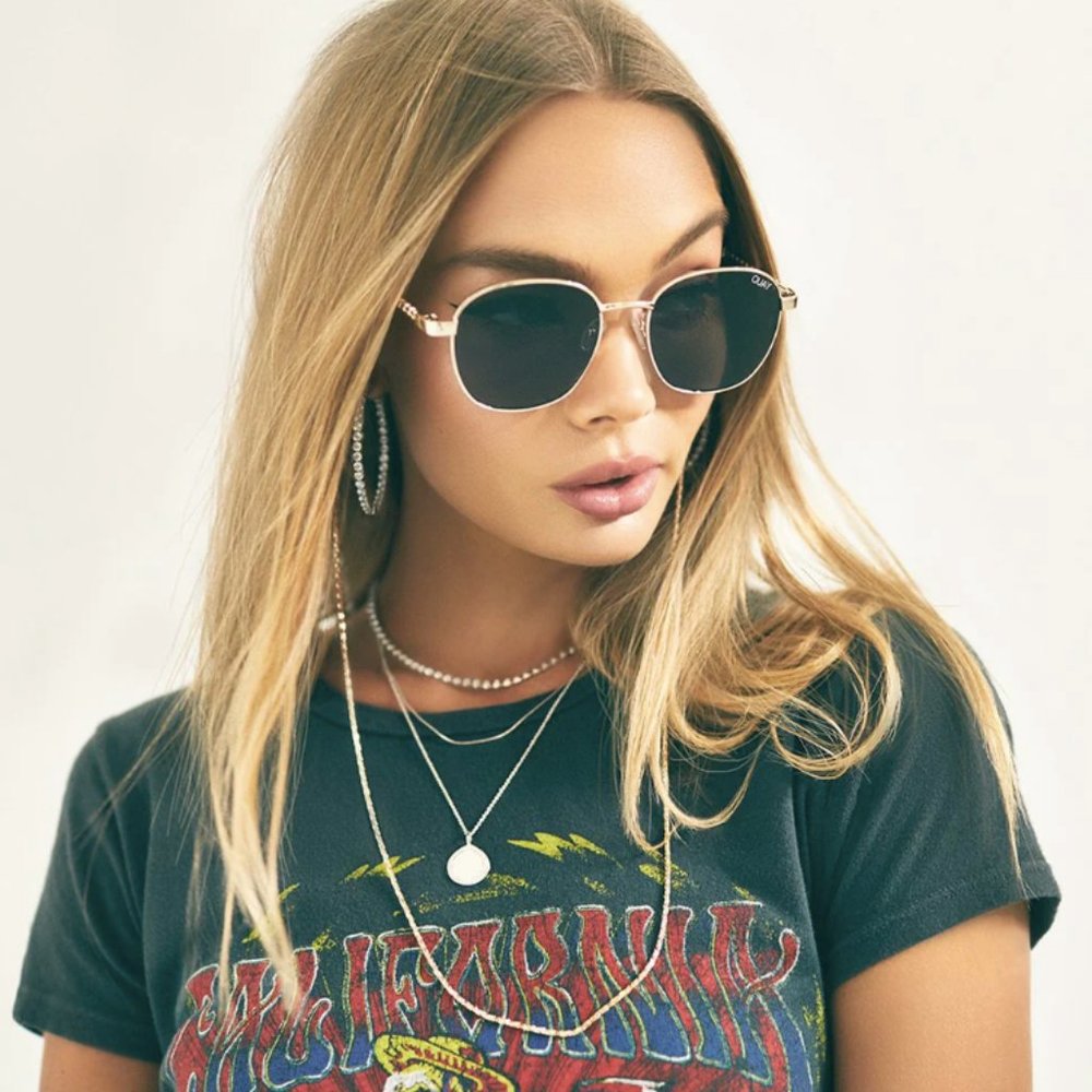 QUAY - Link Up Sunglasses in Gold/Smoke Lens